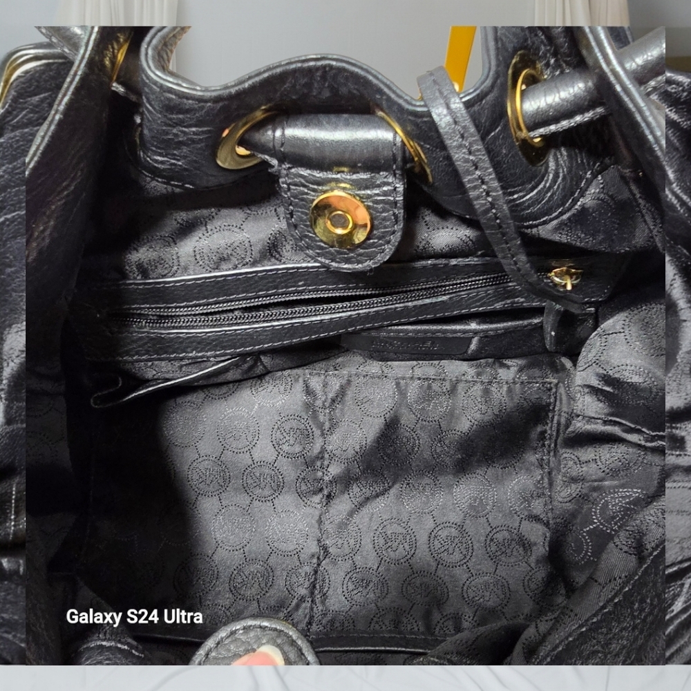 Michael Kors East West Black Pebbled Leather Bucket Bag Round Handles Large - Picture 5 of 16